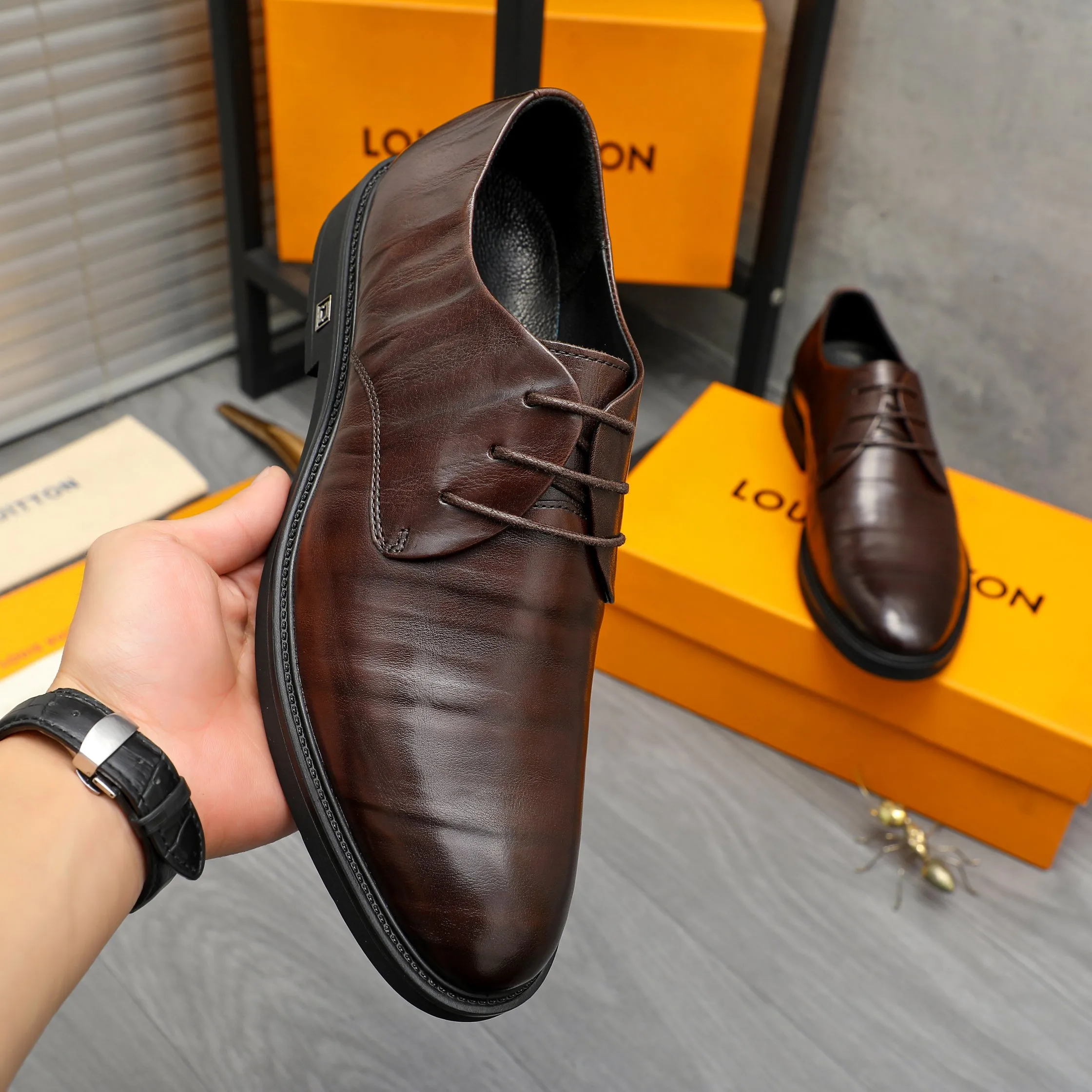 Men's shoes 💰p442 Product trademark: LV (Louis Vuitton) business lace-up leather shoes Regular size: 38-46 (45.46 custom-made, non-refundable) Product materials: Selected high-quality color-brushed cowhide upper, cowhide lining, rubber outsole